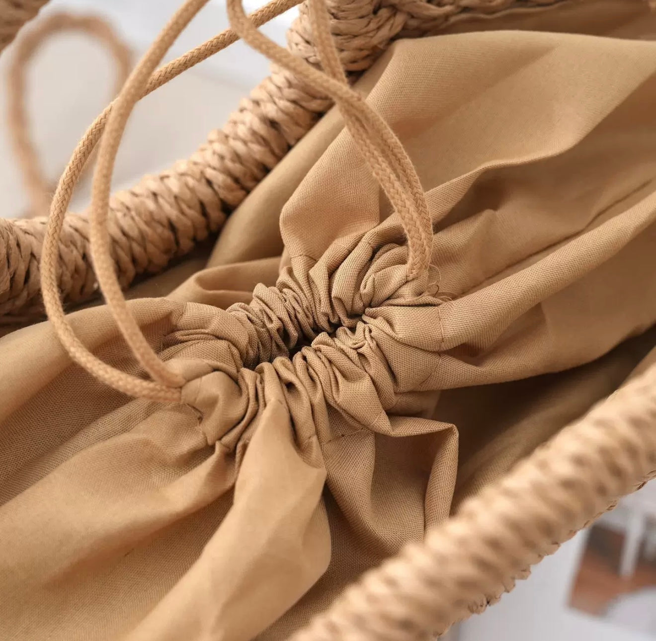 Convertible Woven Straw Tote & Crossbody Bag – Summer Handbag with Drawstring Lining