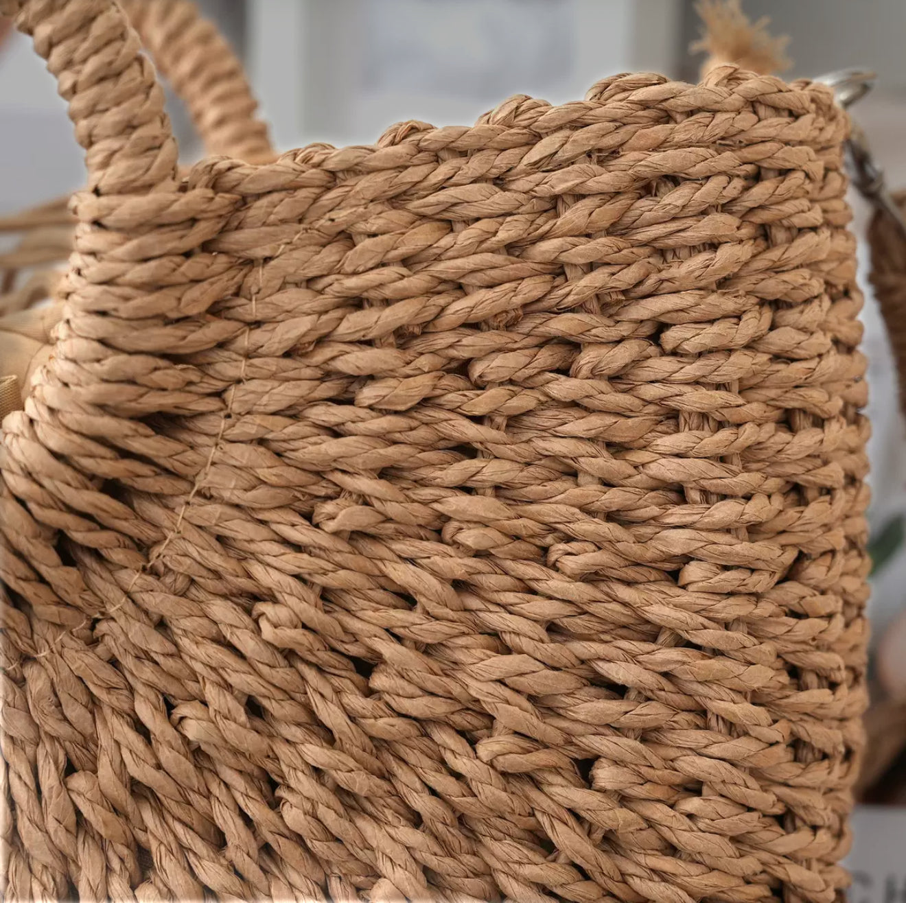 Convertible Woven Straw Tote & Crossbody Bag – Summer Handbag with Drawstring Lining